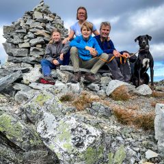 Familjefoto på toppen av Österfjället nära Gräftåvallen