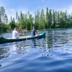 Paddla på Ljungan med dubbelkanot