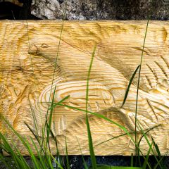 Konstverk i Oviksfjällen. Här ett bord i Östra Arådalen, dekorerat med fyra djurmotiv.