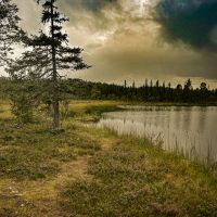 Schlechtwetterstimmung am Bergsee in Galåbodarna