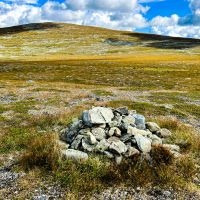 Erste Gipfelpyramide am Höhenzug des Lillfjället