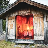 An kalten Tagen ist es schön in der Grillhütte ein Feuer zu entfachen