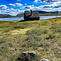 Die Rasthütte am Windschutz kann man beim Wandern und Mountainbiken erreichen