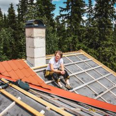 Dachdecken beim zweistöckigen Haus (2011)