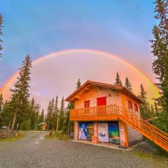 Ein Regenbogen im Sommer über dem Appartment in Schweden