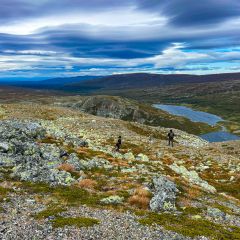 Oberhalb der Dörrsjöarna gibt es zwei Aussichtsfelsen